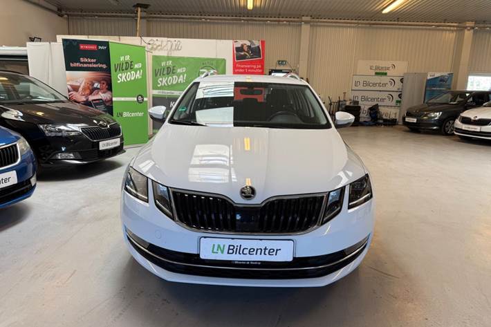 Hvid Skoda Octavia fra 2020