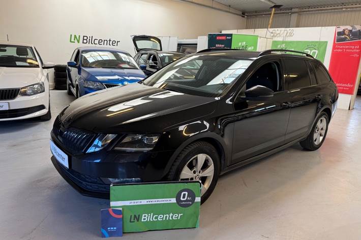 Sort Skoda Octavia fra 2020