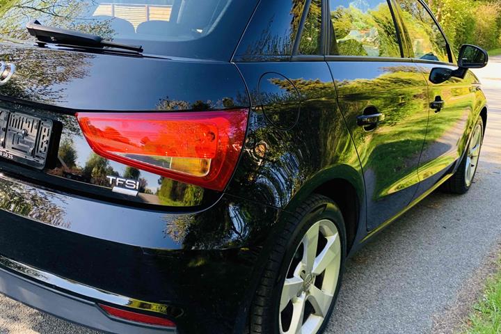 Sort Audi A1 fra 2018
