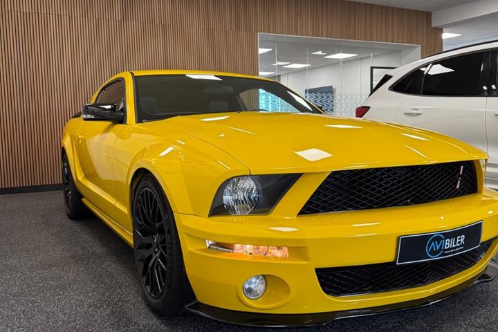 Gul Ford Mustang fra 2006