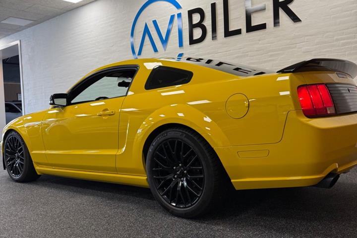 Gul Ford Mustang fra 2006