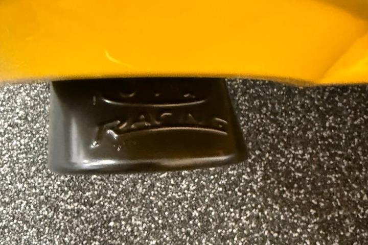 Gul Ford Mustang fra 2006