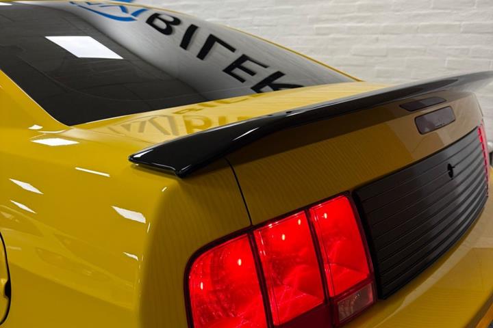 Gul Ford Mustang fra 2006
