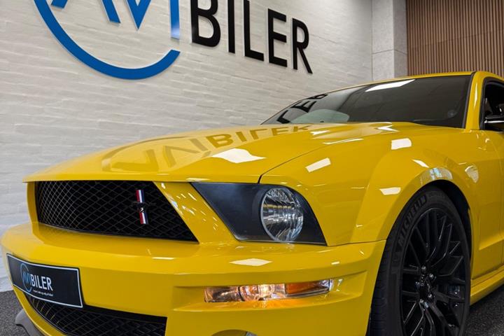 Gul Ford Mustang fra 2006