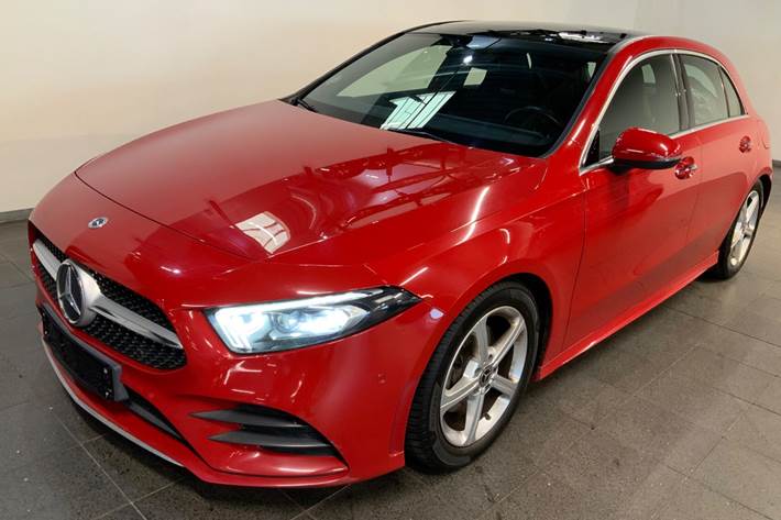 Rød Mercedes A200 fra 2018