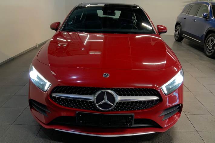 Rød Mercedes A200 fra 2018