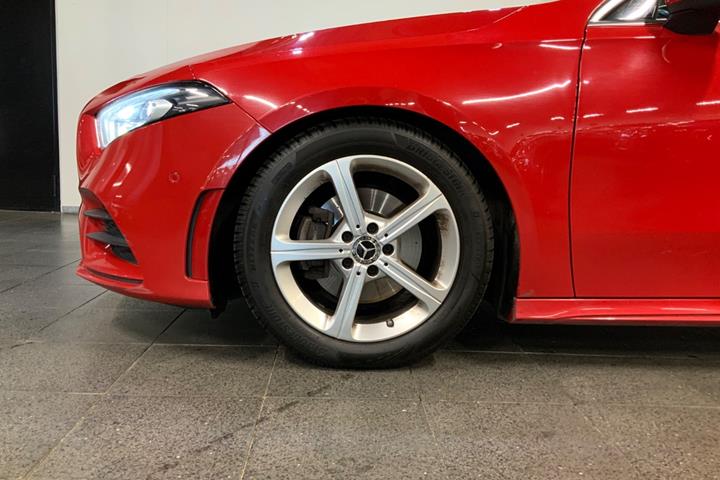 Rød Mercedes A200 fra 2018
