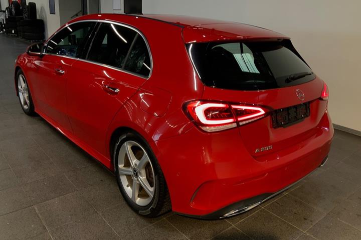 Rød Mercedes A200 fra 2018