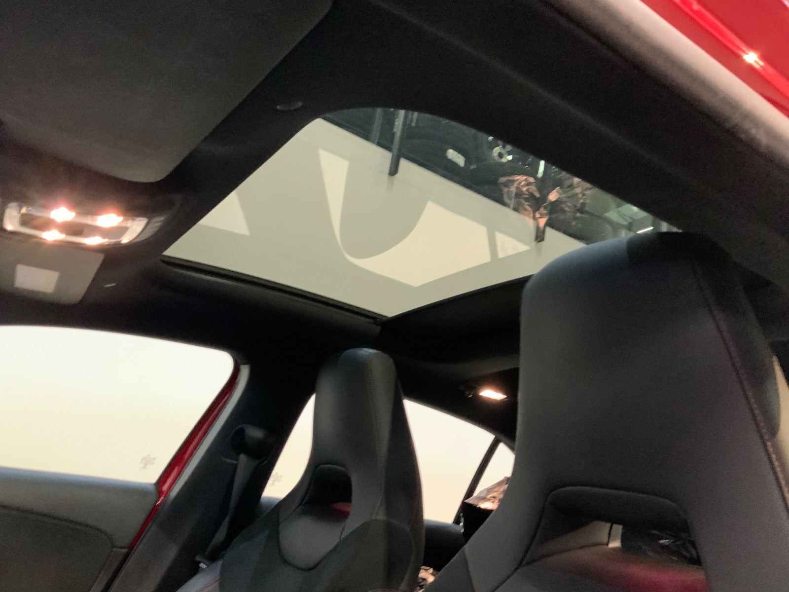 Rød Mercedes A200 fra 2018