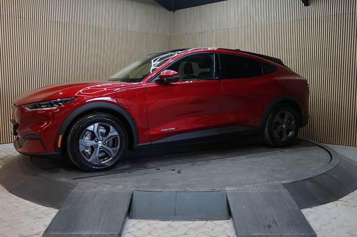 Grå Ford Mustang Mach-E fra 2022