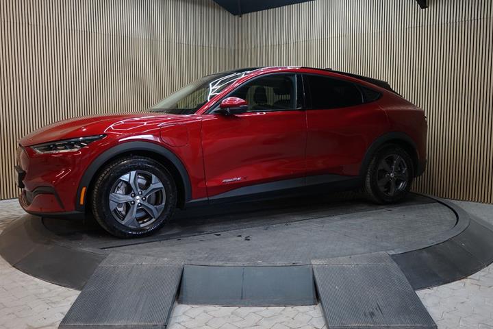 Grå Ford Mustang Mach-E fra 2022