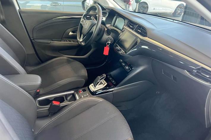 Hvid Opel Corsa fra 2021