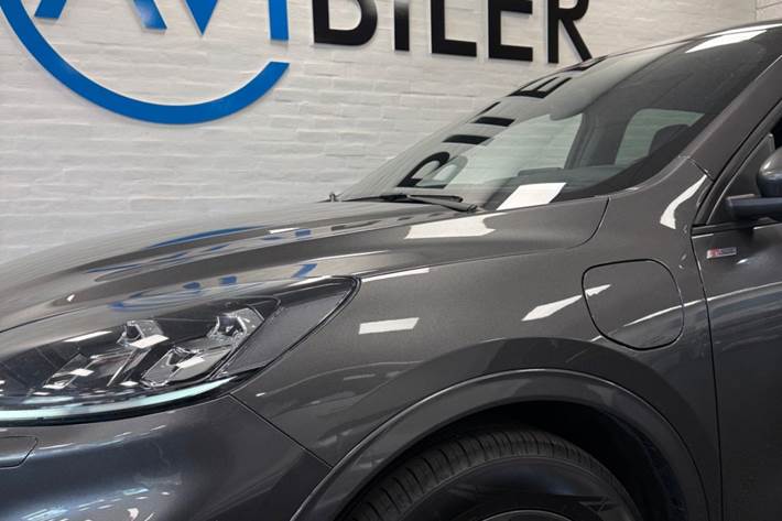 Grå Ford Kuga fra 2022
