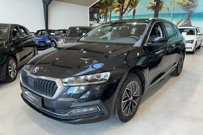 Sort Skoda Octavia fra 2021
