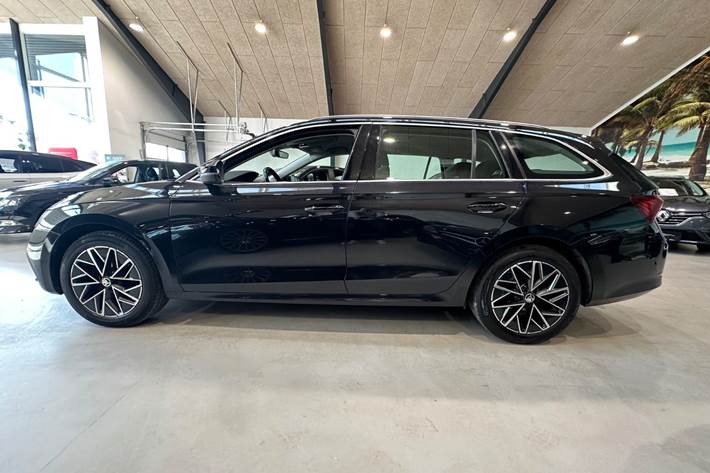 Sort Skoda Octavia fra 2021