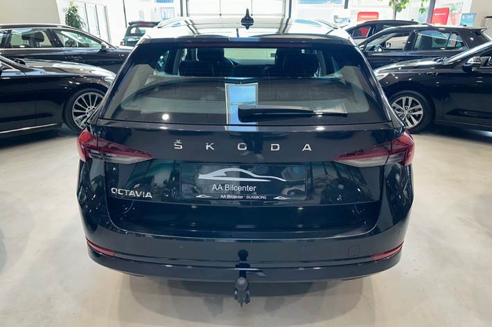 Sort Skoda Octavia fra 2021