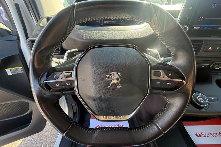 Hvid Peugeot Partner fra 2022