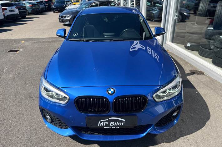 Blå BMW 118i fra 2019