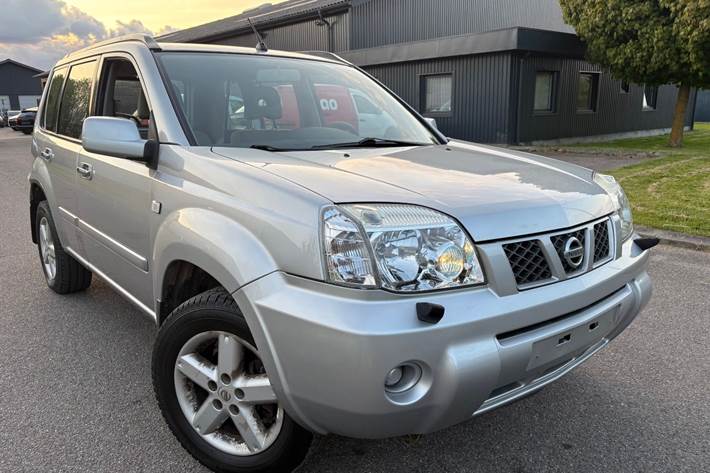 Gul Nissan X-Trail fra 2007