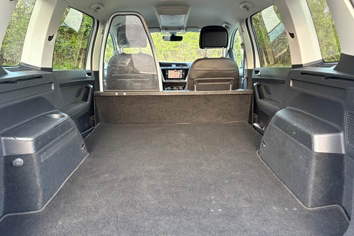 Hvid VW Touran fra 2018