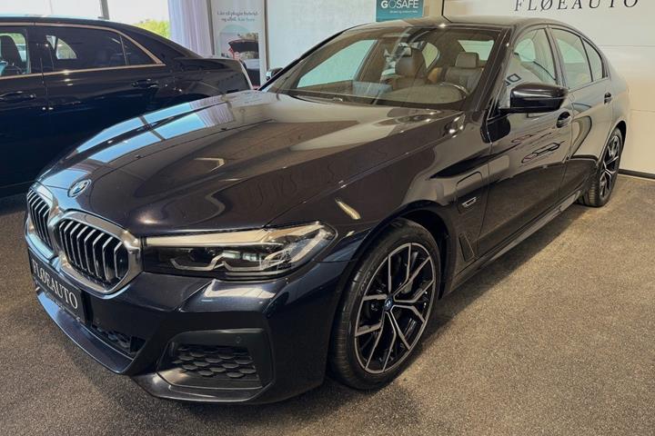 Sort BMW 545e fra 2022