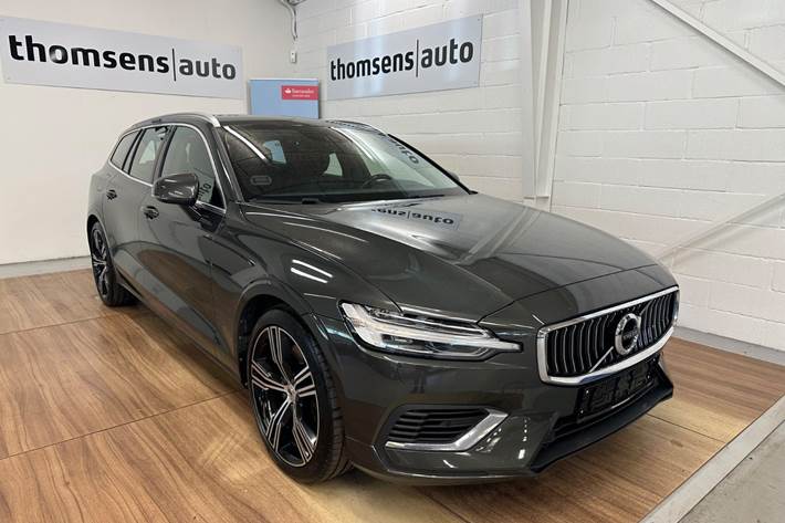 Grå Volvo V60 fra 2021