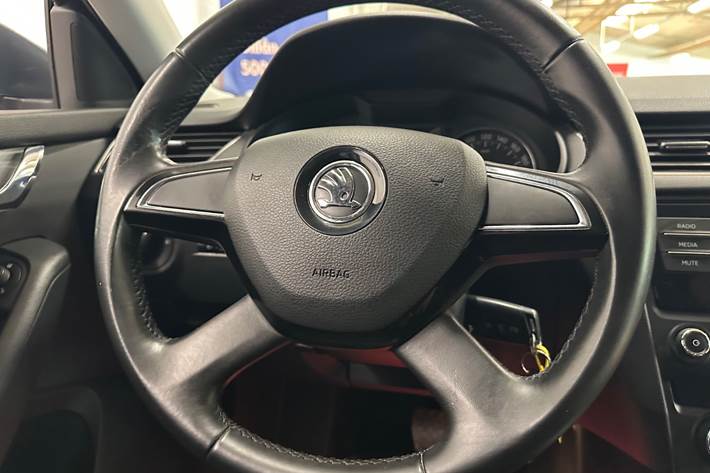 Grå Skoda Octavia fra 2015