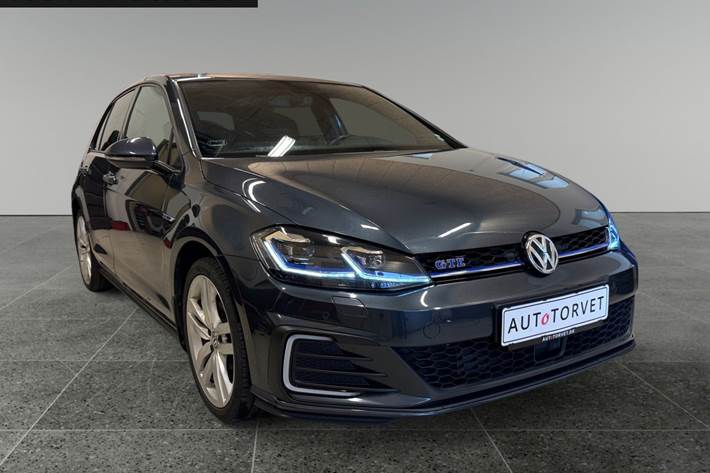 Blå VW Golf VII fra 2018