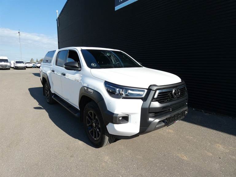 Toyota HiLux 2,8 D T4 Invincible Db.Kab aut.