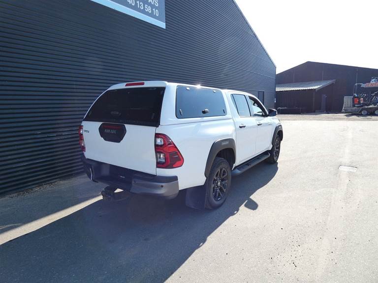 Toyota HiLux 2,8 D T4 Invincible Db.Kab aut.
