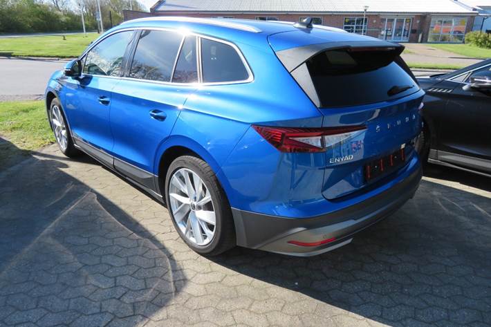 Blå Skoda Enyaq fra 2021