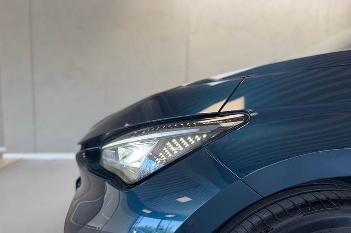 Blå Cupra Born fra 2023