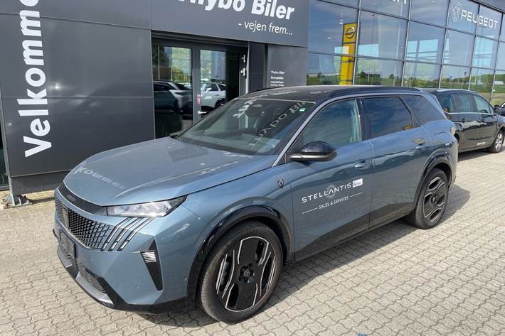 Blå Peugeot e-5008 fra 2024