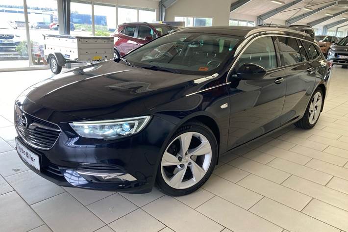 Blå Opel Insignia fra 2017