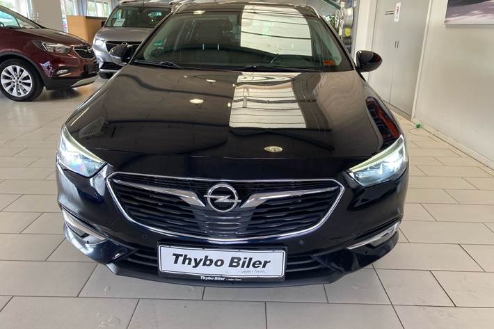 Blå Opel Insignia fra 2017