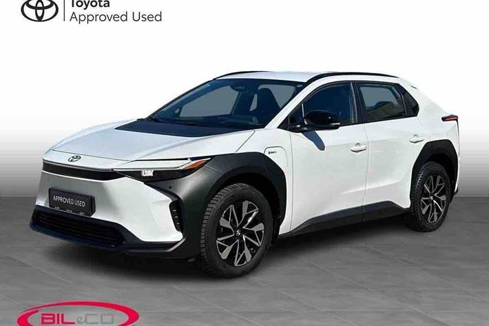 Hvid Toyota bZ4X SUV fra 2025