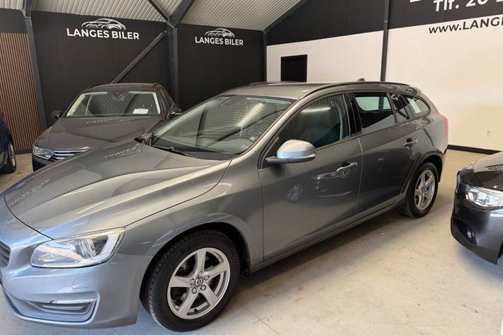Grå Volvo V60 fra 2017