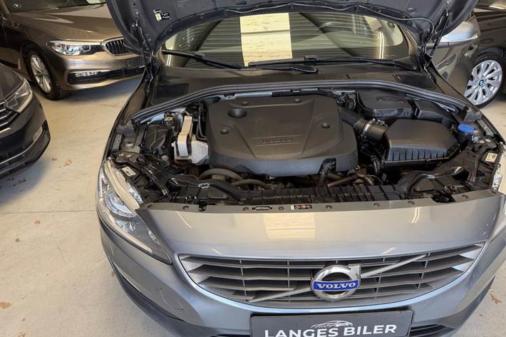 Grå Volvo V60 fra 2017