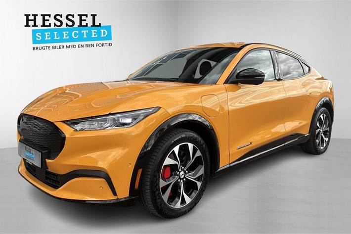 Orange Ford Mustang Mach-E fra 2024 set udefra