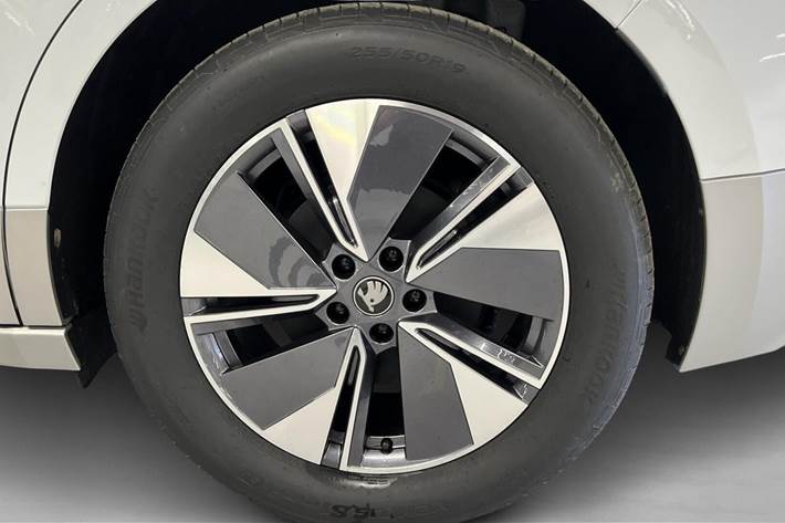 Hvid Skoda Enyaq fra 2026