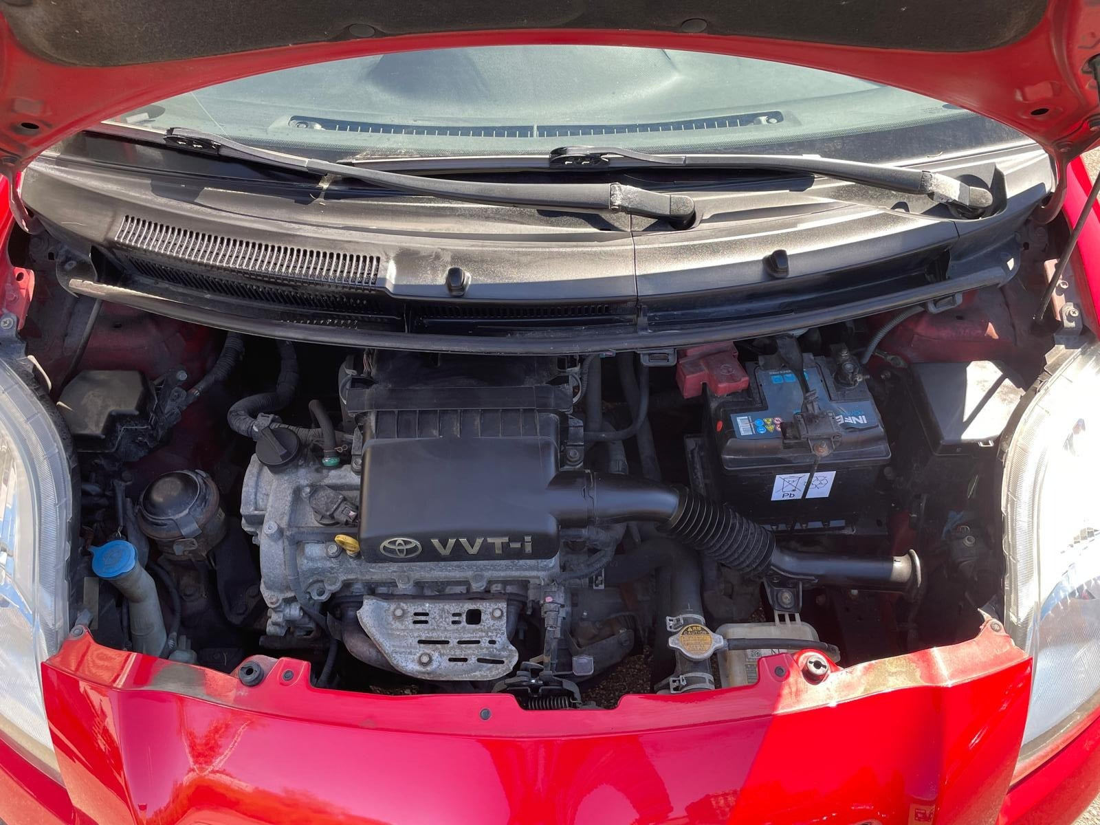 Rød Toyota Yaris fra 2009