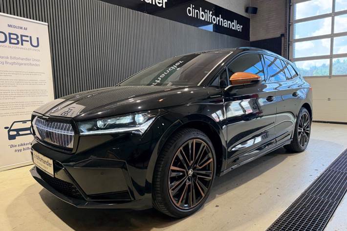 Sort Skoda Enyaq fra 2022 set udefra