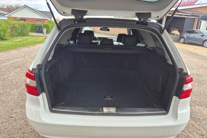 Grøn Mercedes E200 fra 2013