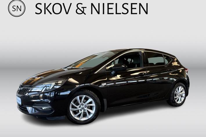 Sort Opel Astra fra 2020