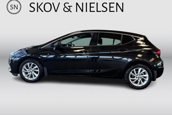 Sort Opel Astra fra 2020