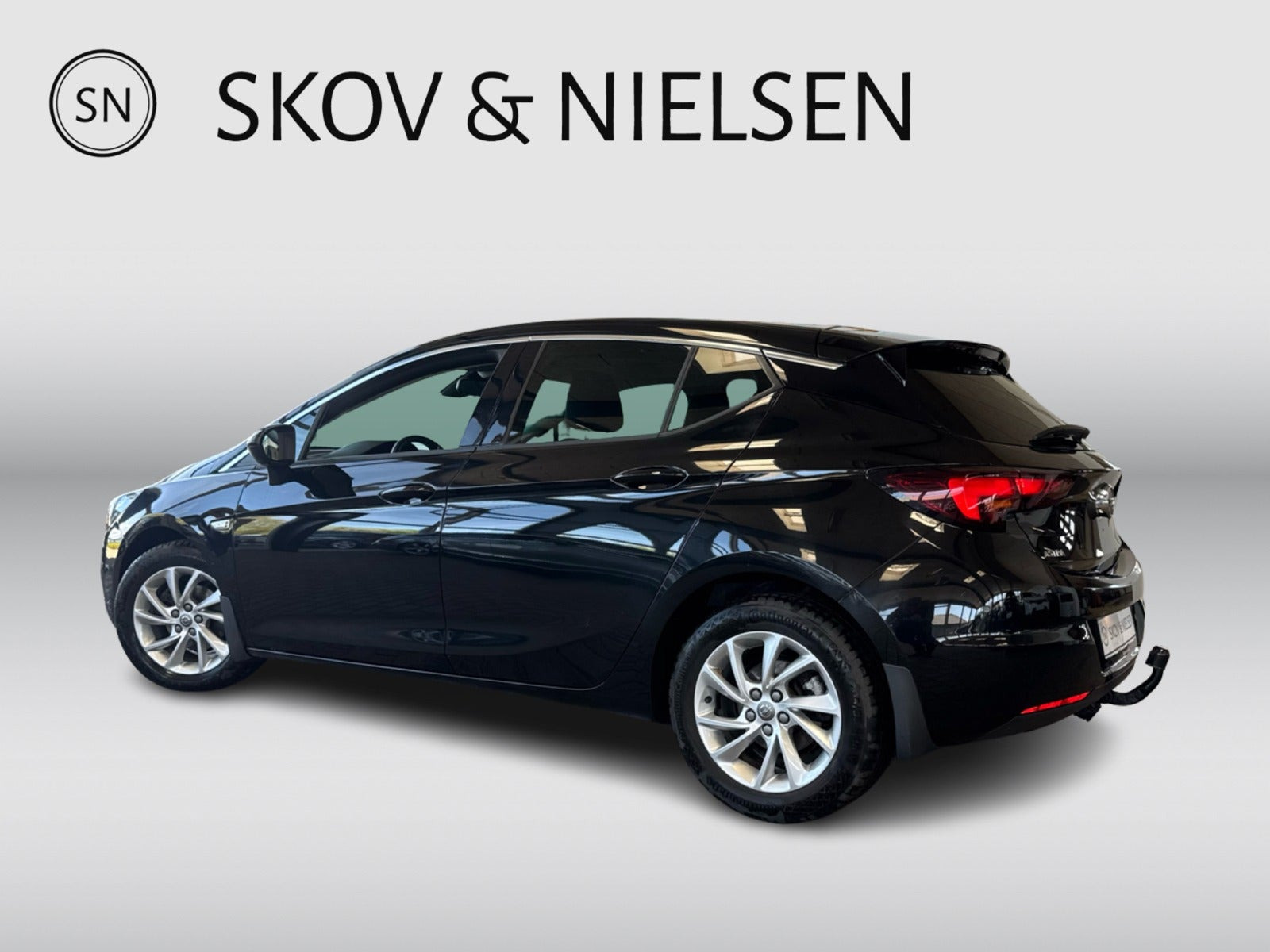 Sort Opel Astra fra 2020