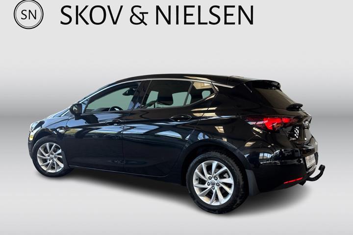 Sort Opel Astra fra 2020