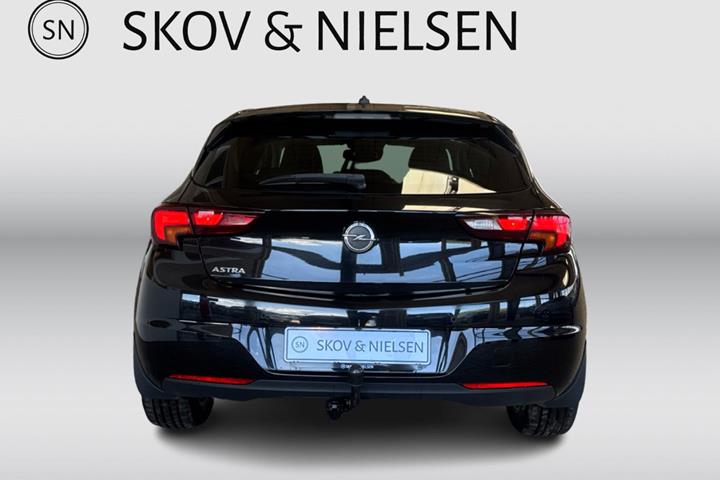 Sort Opel Astra fra 2020