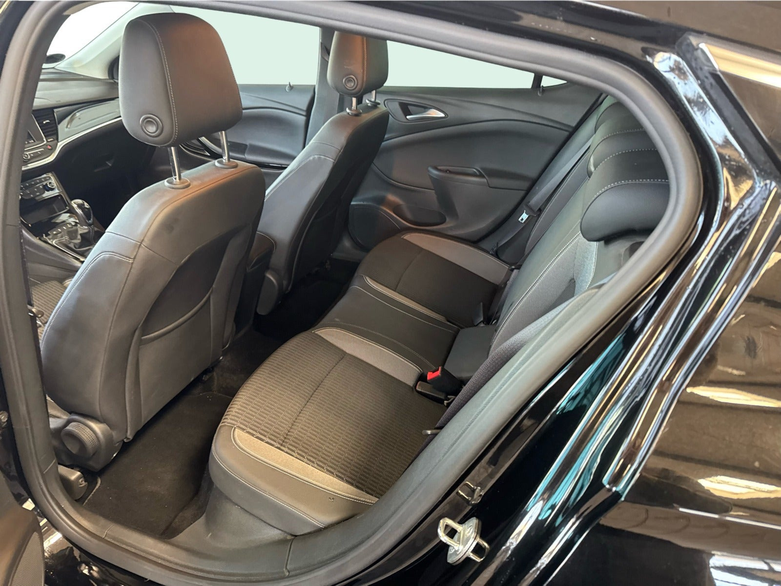 Sort Opel Astra fra 2020