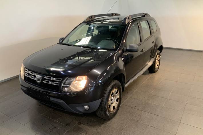Sort Dacia Duster fra 2014 set udefra